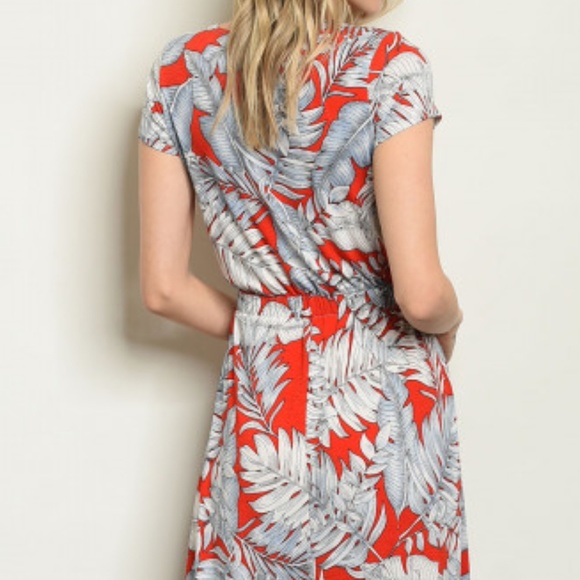 Last 1! RED WITH LEAVES PRINT DRESS - Picture 3 of 4